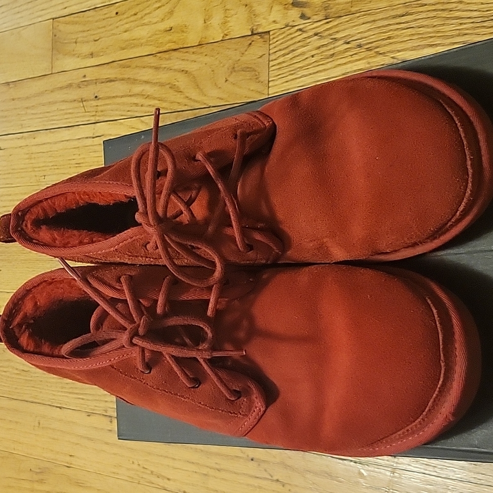 Size men 12 red uggs